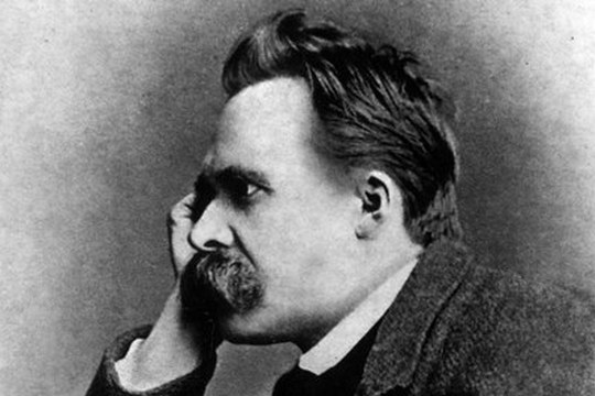 Che tipo di lettore di testi filosofici era Nietzsche?