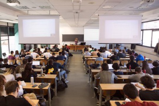 Le valutazioni assegnate a professoresse e professori universitari sono influenzate dai pregiudizi di genere